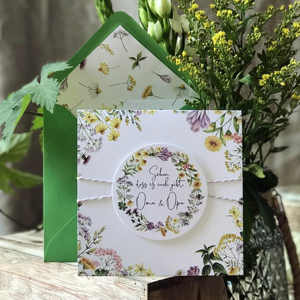 Klappkarte Wiesenblumen "Schön dass es euch gibt Oma & Opa" mit passendem Kuvert